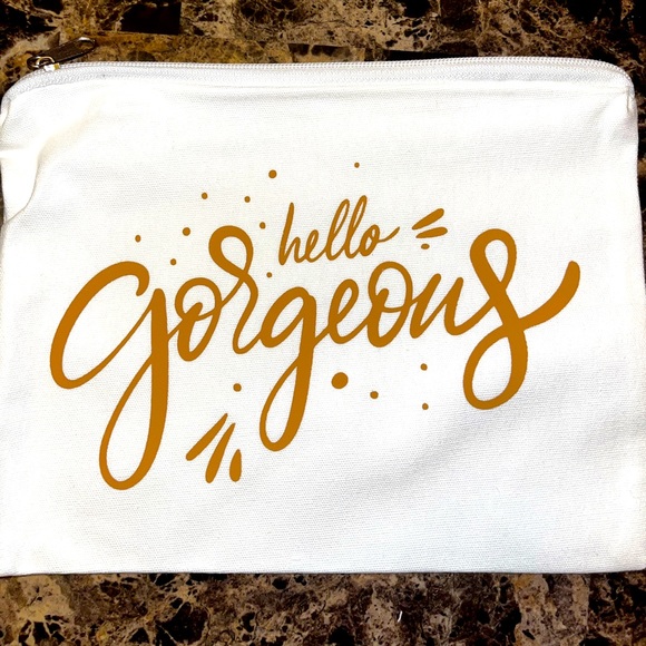 NWOT Women’s Makeup Accessory White Cosmetic Bag With Fun Saying-Hello Gorgeous - Picture 2 of 13
